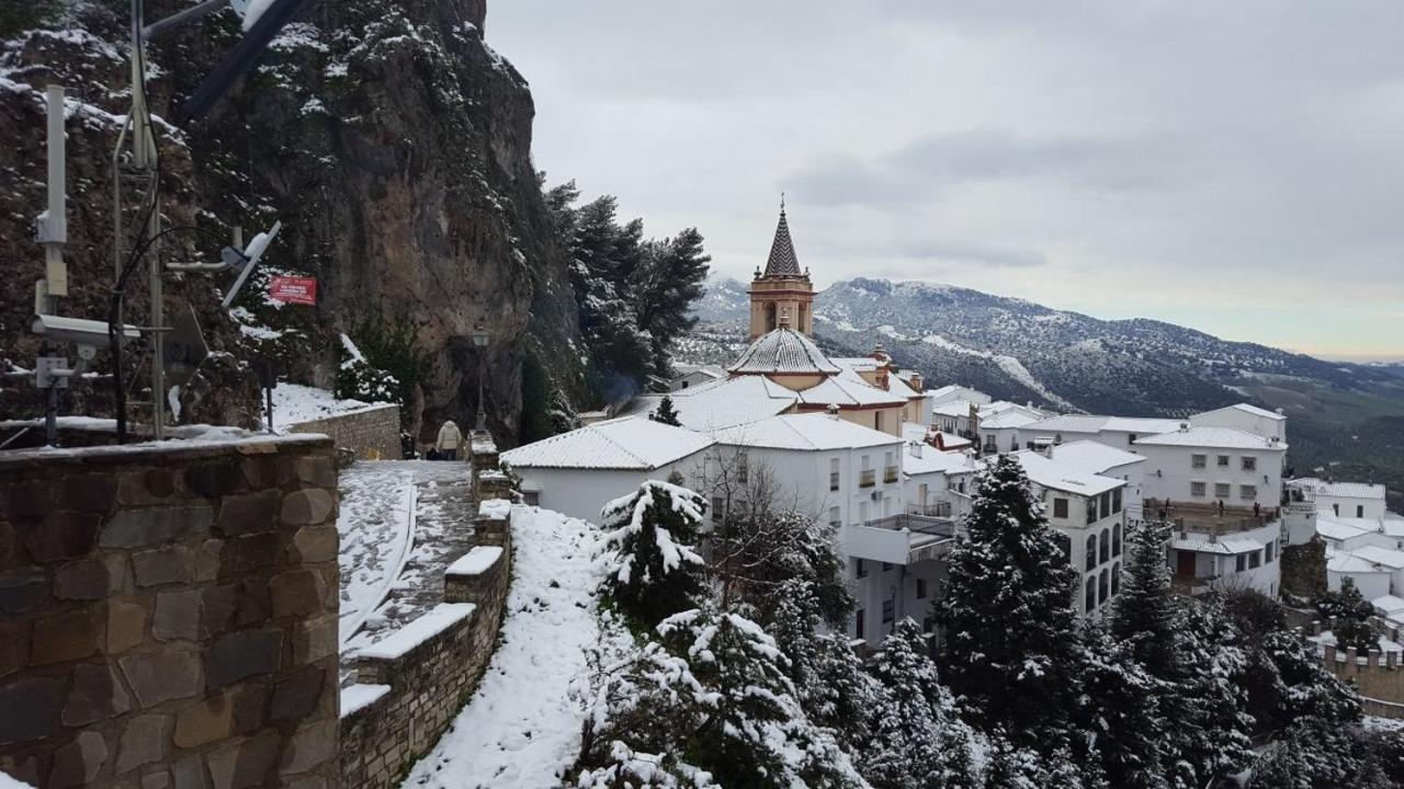 Los Estribos Hostal Zahara De La Sierra Exterior foto